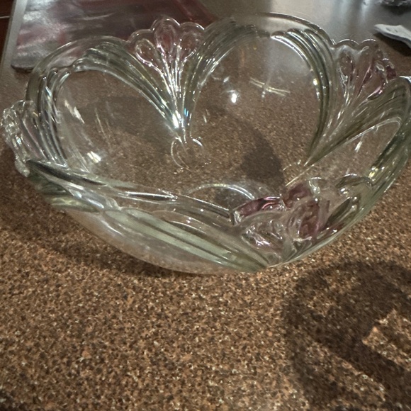 Glass bowl - Picture 1 of 1